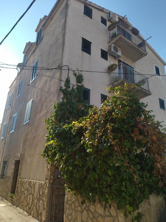 Apartments Maja I Mate Sućuraj Екстериор снимка